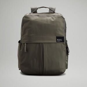 NWT Lululemon Everyday Backpack 2.0 23L in Grey Sage